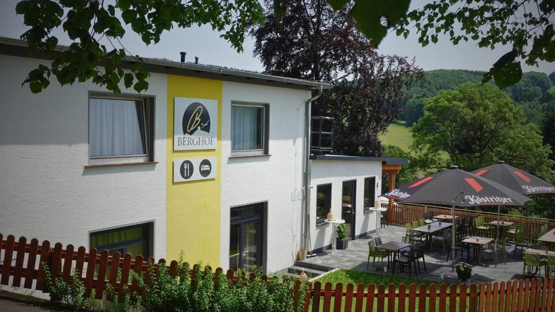 Hotel Berghof Wasserkuppe & Gaestehaus Fuldaquelle Gersfeld Exterior photo